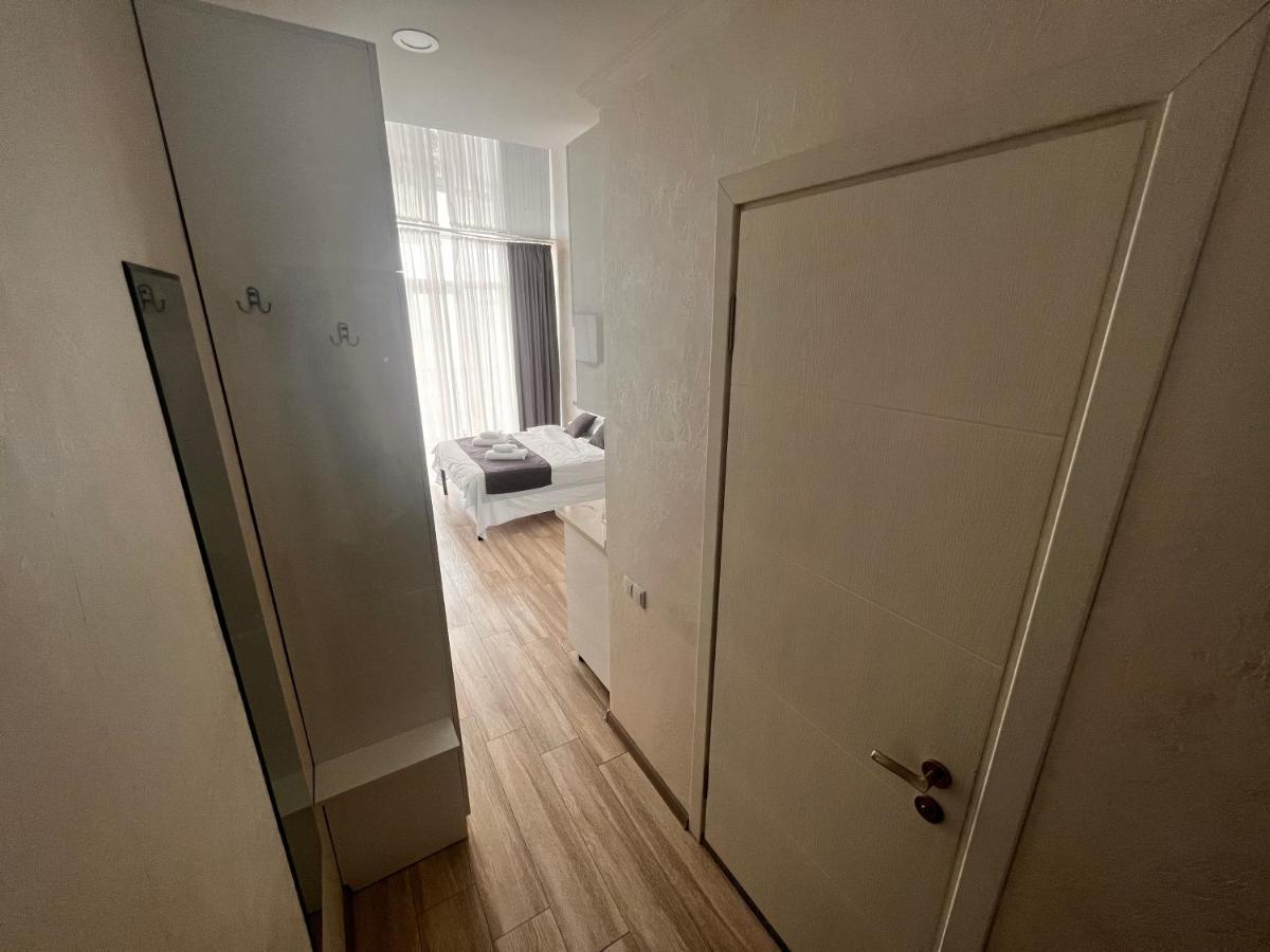 27 Floor Apartments Батуми Екстериор снимка